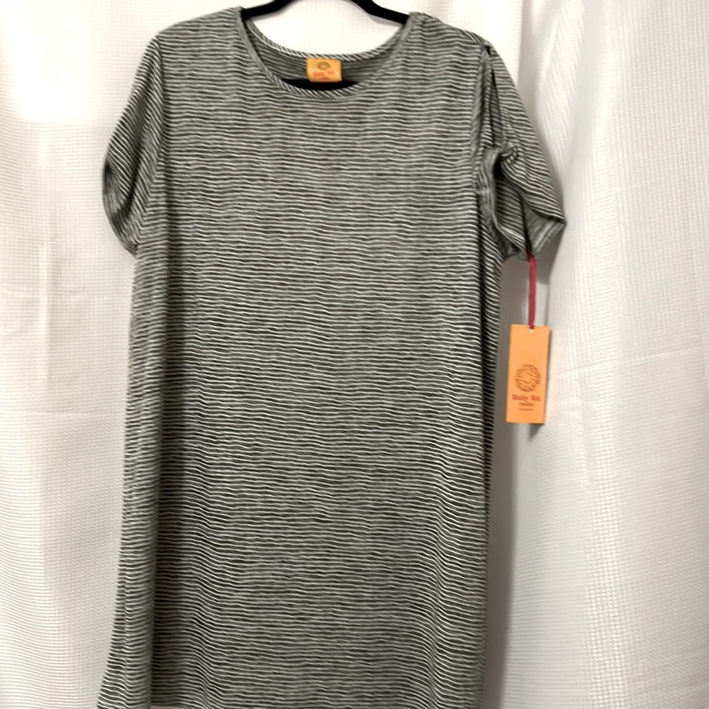 Ruby red casual dress size PXL. Olive color 53% polyester 47%rayon. New.
